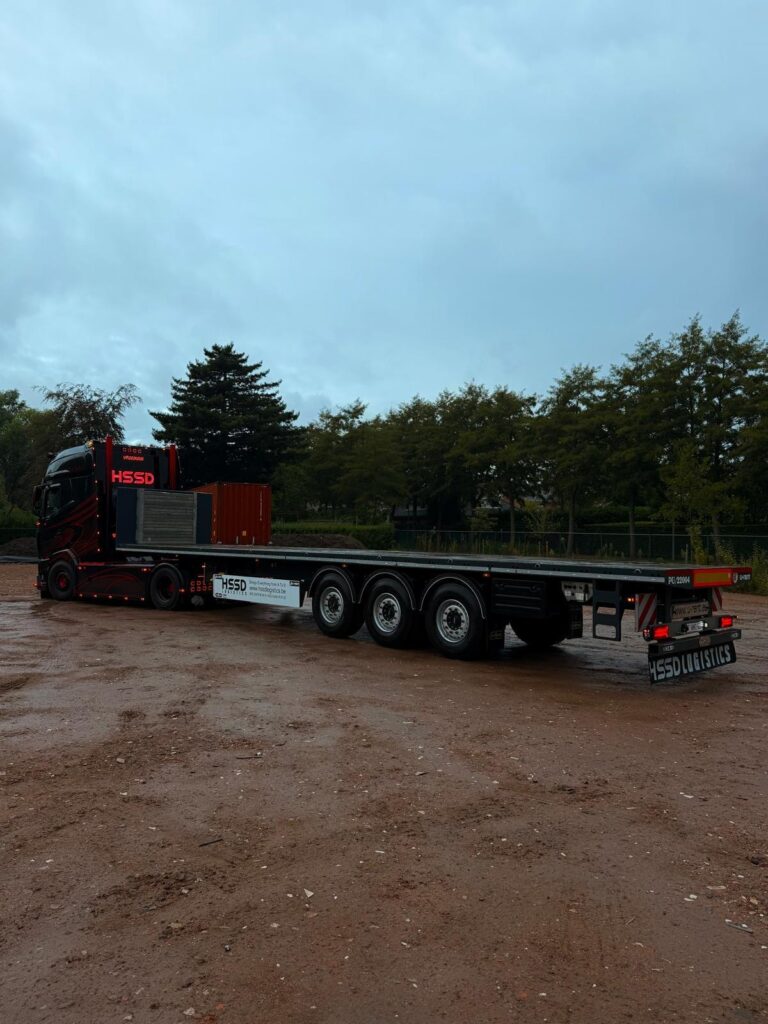 Plateauwagen van HSSD Logistics met open laadvloer